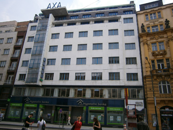 Pohled na hotel AXA z ulice Na Poříčí, stávající stav 